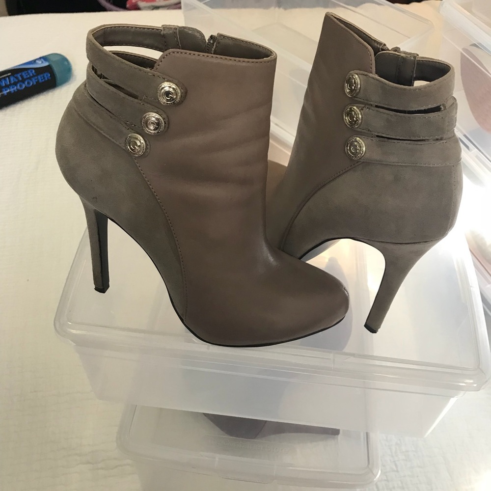 Guess boots
